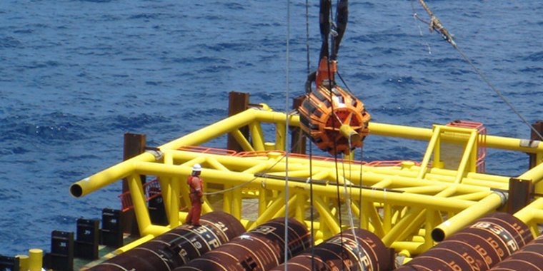 Pile lifting and handling tool